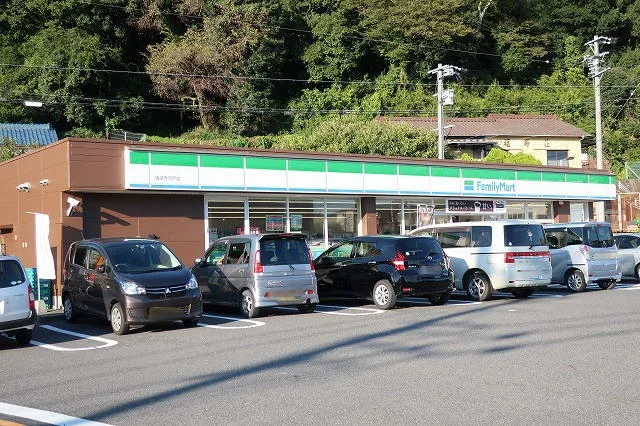 ファミリーマートまで450m