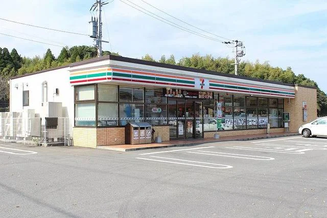 セブンイレブン　東山代店まで750m