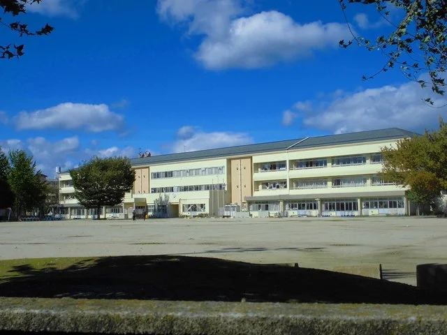 南小学校まで200m