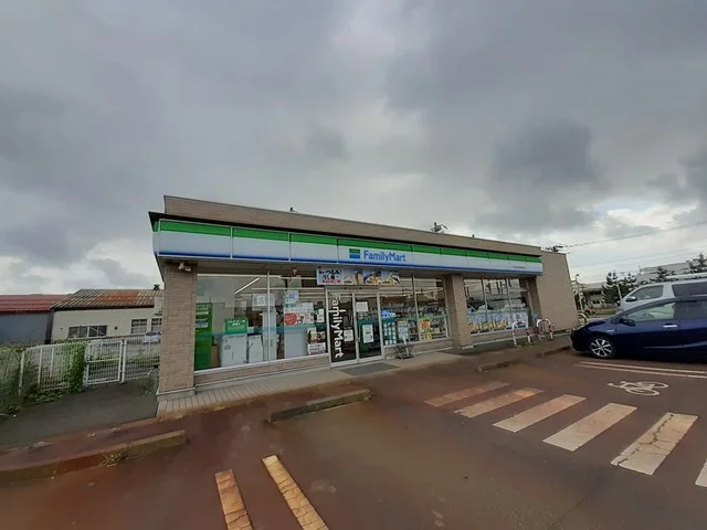 ファミリーマート燕吉田東栄町店まで750m