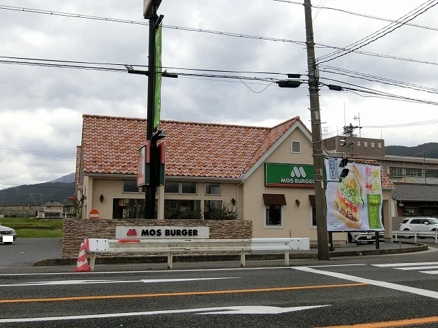 モスバーガー垂井店まで209m