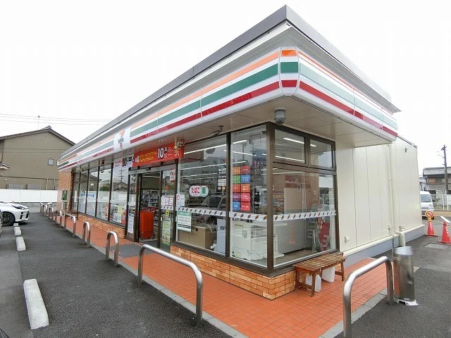 セブンイレブン大垣静里町店まで800m