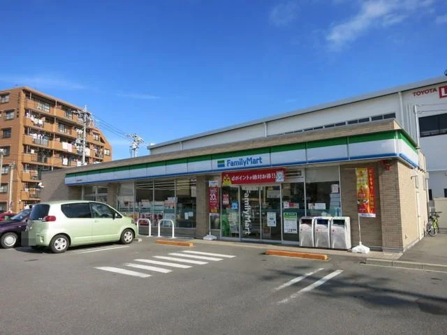 ファミリーマート西尾新渡場店まで210m