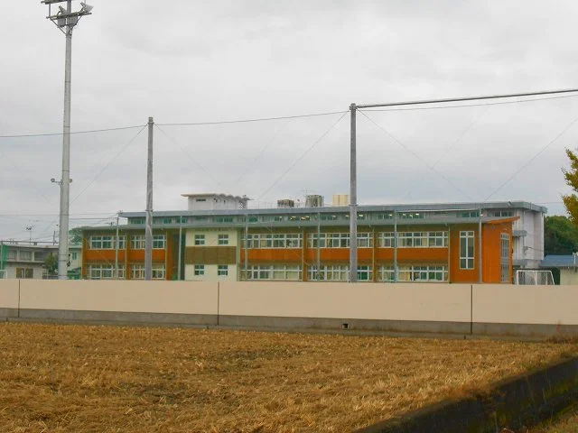 玉津小学校まで1800m