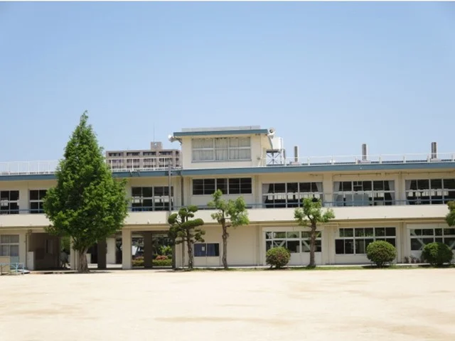 倉敷東小学校まで800m