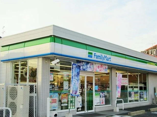 ファミリーマートまで1100m