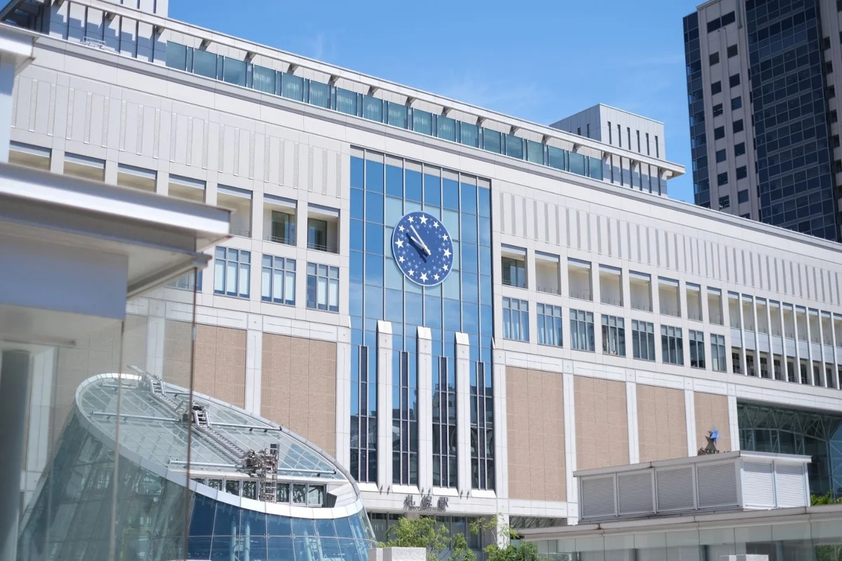札幌の玄関口として多くの人が行き交う、札幌駅の写真です。