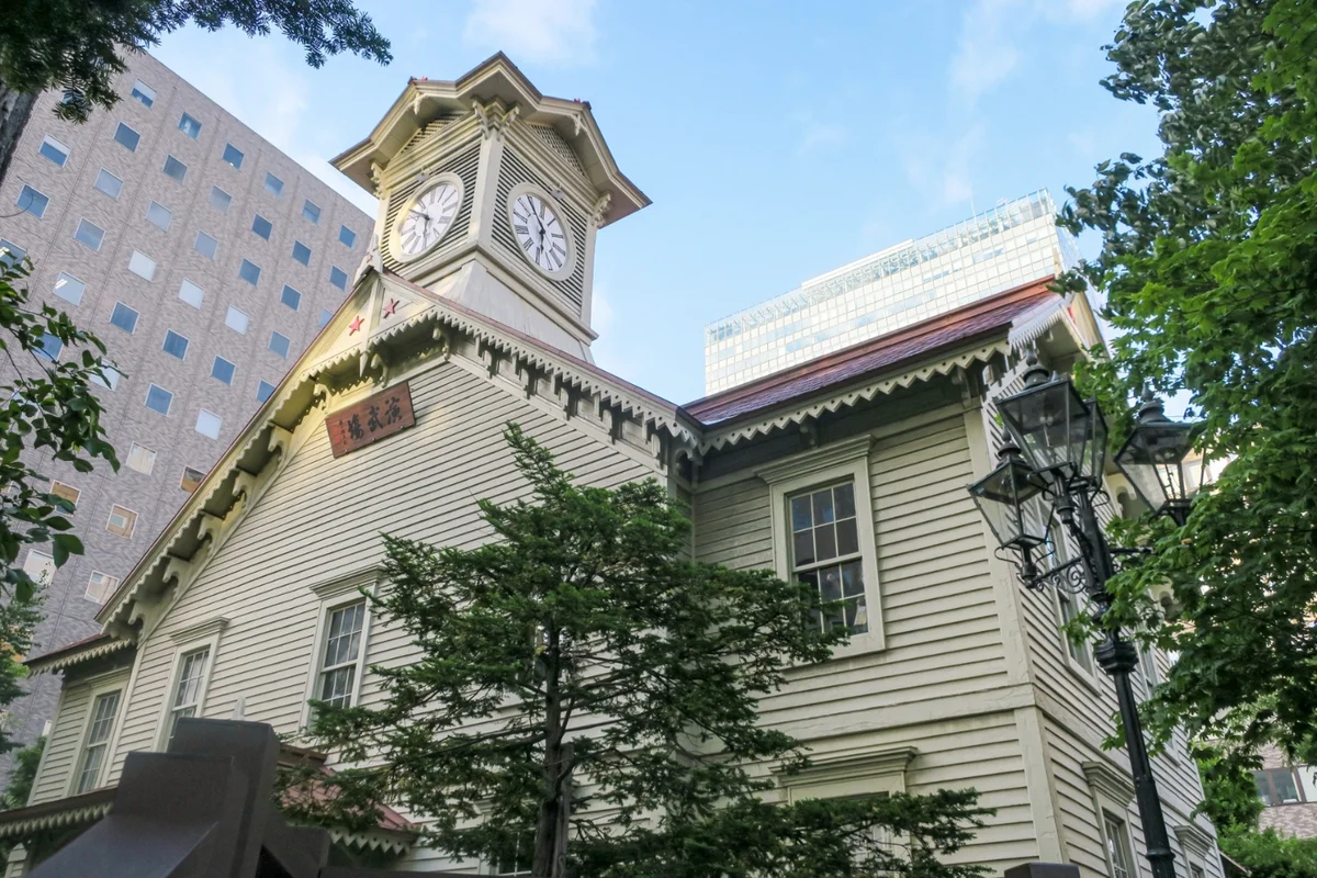札幌観光の定番スポット、札幌時計台の写真です。