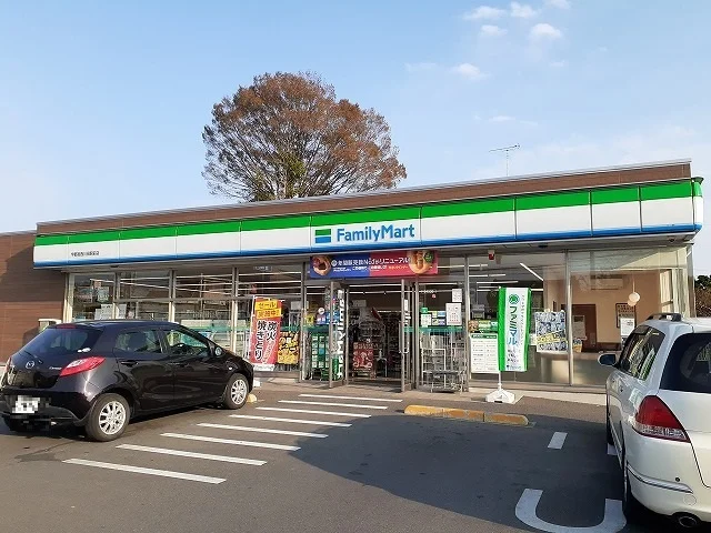 ファミリーマート西川田駅前店まで240m