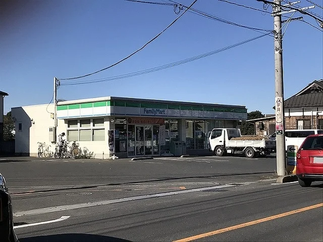 ファミリーマート　大宮御蔵店まで700m