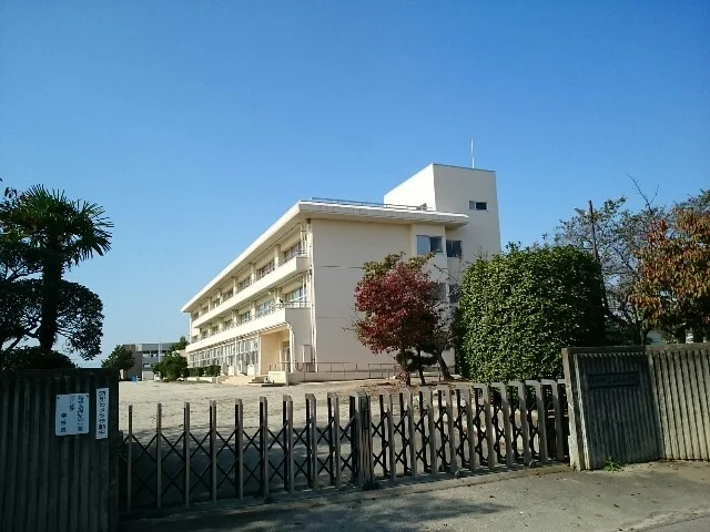 玉村町立上陽小学校まで2000m