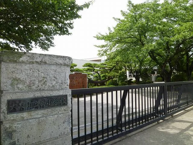西小学校まで150m