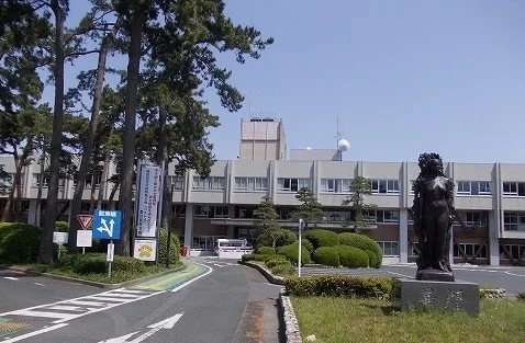 豊川市役所まで900m