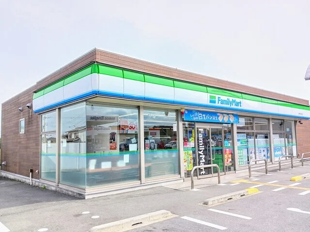 ファミリーマートまで150m