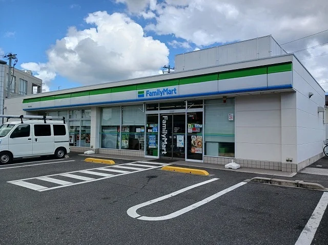 ファミリーマート様まで550m