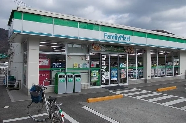 ファミリーマートまで550m