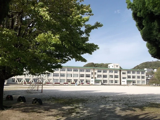 猪熊小学校まで450m