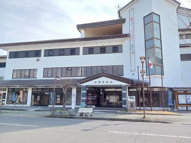 杵築市役所まで870m