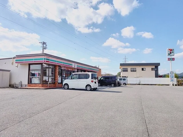セブンイレブンまで90m