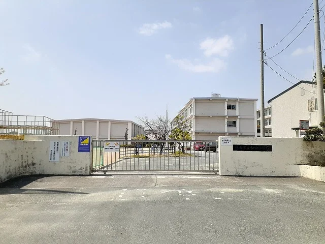 浜松市立和田小学校まで1279m