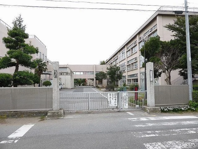 木更津市立岩根小学校まで1400m