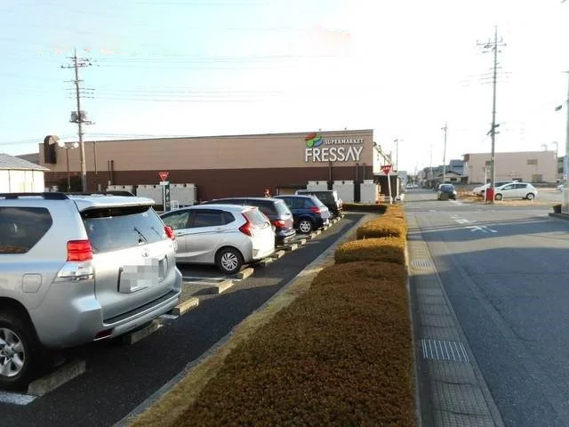 フレッセイ吉岡店まで450m