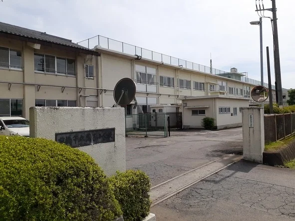 前橋市立荒子小学校まで1600m