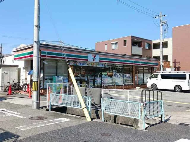 セブンイレブン小松町2丁目店様まで400m