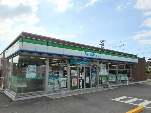 ファミリーマート坂出東梶店まで850m