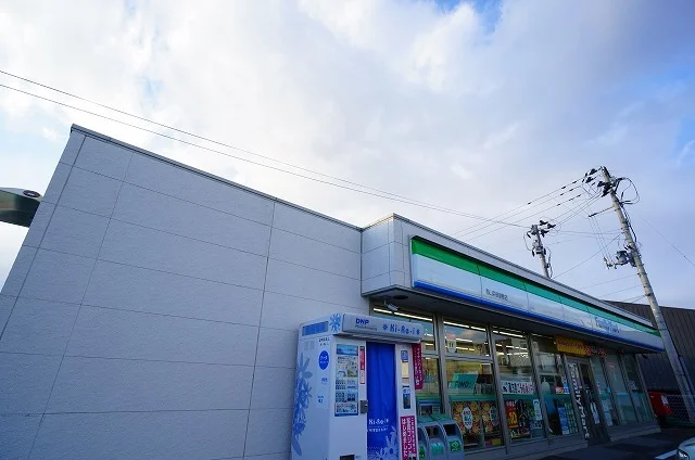 ファミリーマート郡山菜根屋敷店まで600m