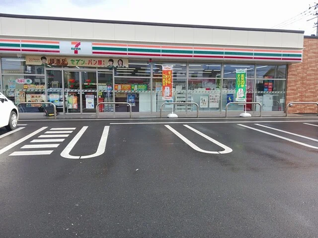 セブンイレブン材木町１丁目店まで633m