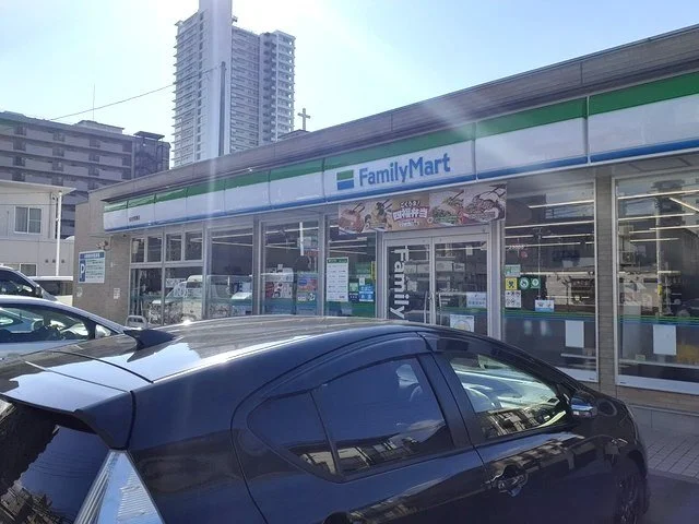 ファミリーマート堤通町店まで800m