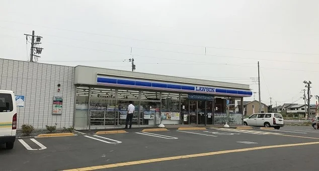 ローソン鎌塚北店まで500m