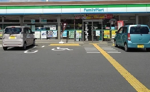 ファミリーマート滑川羽尾店まで400m