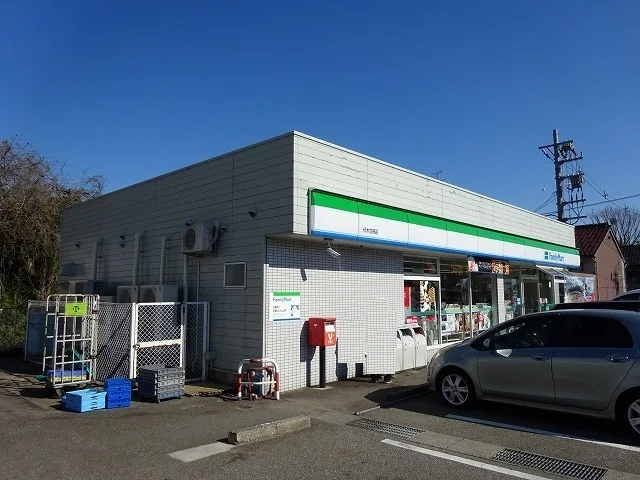 ファミリーマートまで1500m