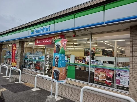 ファミリーマートまで240m