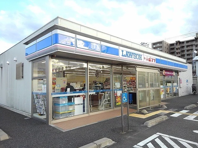 ローソン ポプラ湖山街道店まで400m