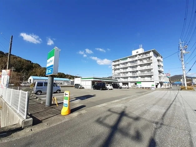 ファミリーマート 高知長浜店まで500m