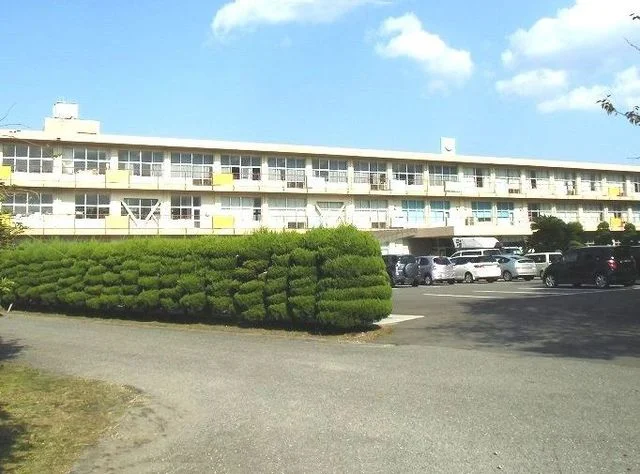 吉富中学校まで480m