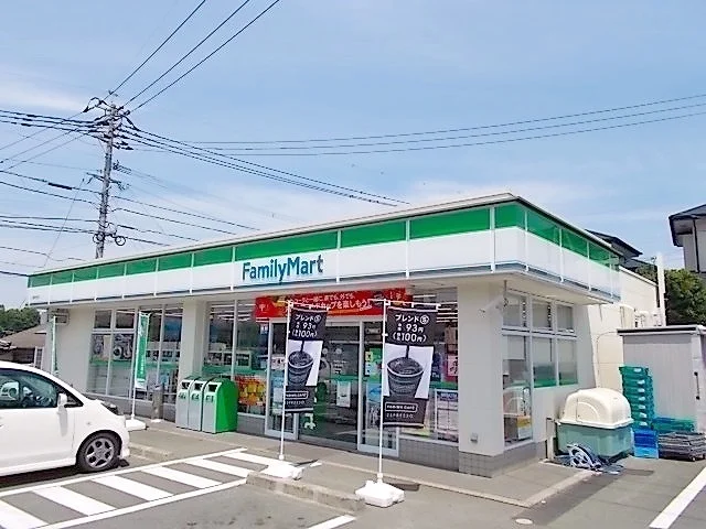 ファミリーマート八景水谷店まで740m
