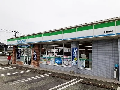 ファミリーマートまで1100m