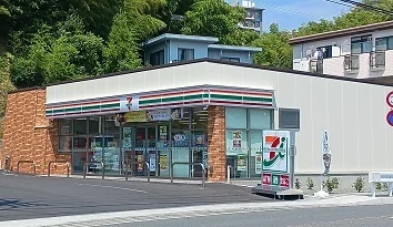 セブンイレブン横浜栄飯島町店まで437m