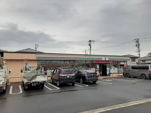 セブンイレブン寺家町店まで350m