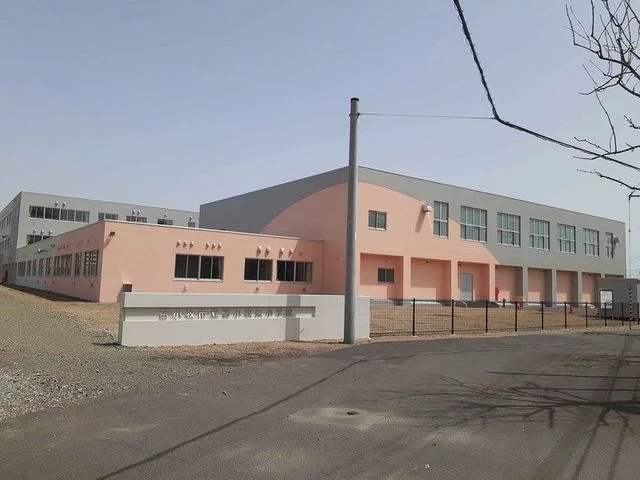 苫小牧東小学校まで1100m