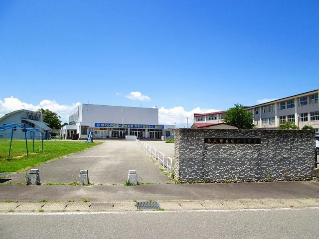 米沢市立塩井小学校まで100m
