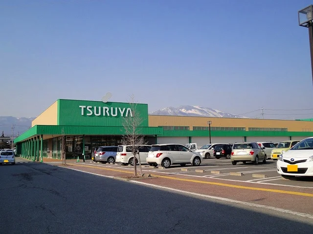 ツルヤ　みかげ店まで650m