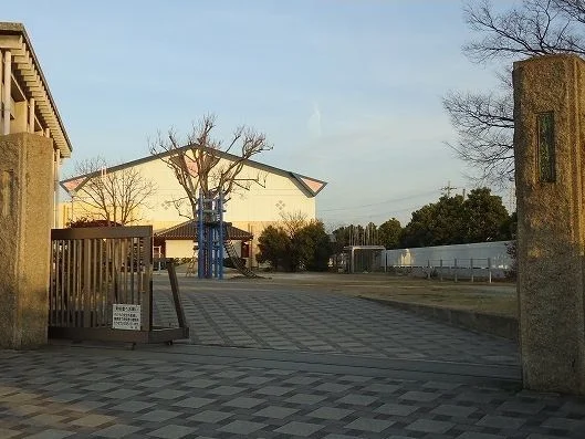 平坂小学校まで650m