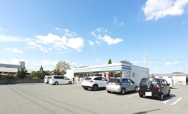 ローソン厚狭駅前店まで1200m