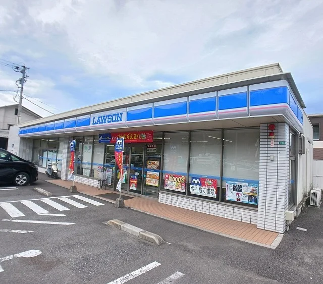 ローソン　仲西町１丁目店まで850m