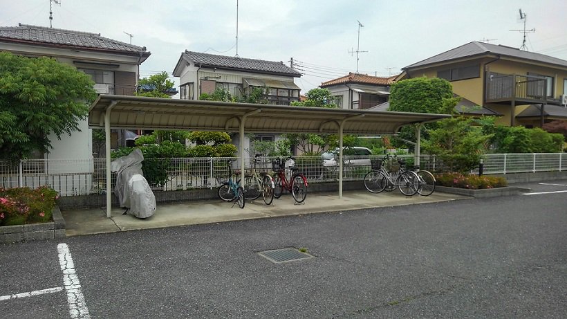 屋根付き駐輪場になります。